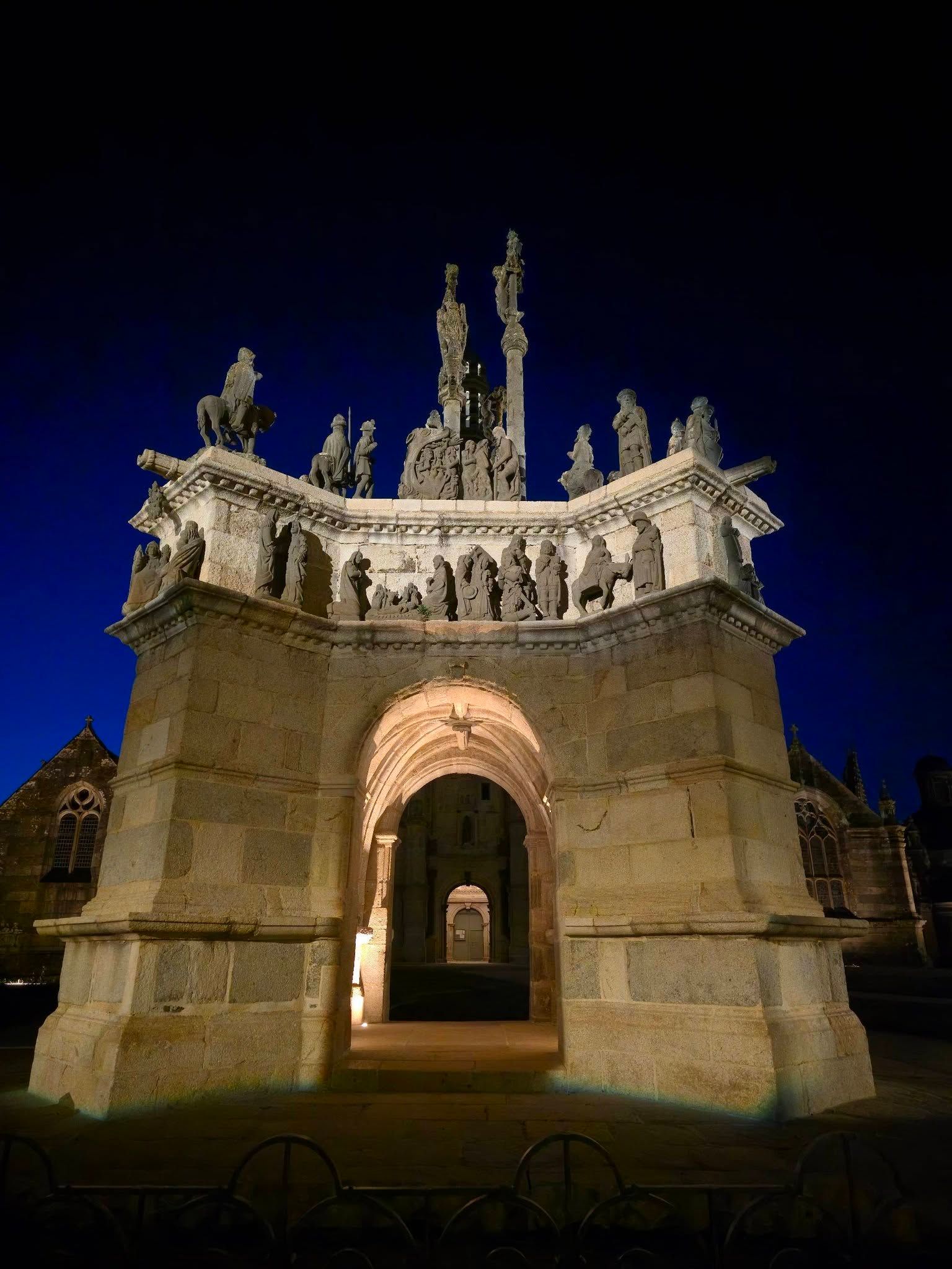 Mise en lumière de l'enclos paroissial - 29052026 - 002.jpg